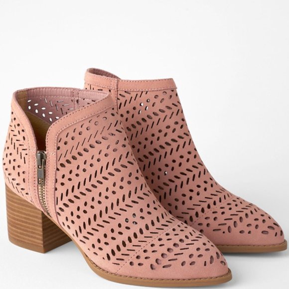 SEYCHELLES Chaparral Perforated Blush Ankle Boot - Picture 1 of 5